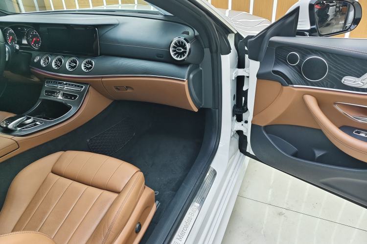 Used Mercedes-Benz E-Class 2017 E 200 4MATIC Coupe Interior 10