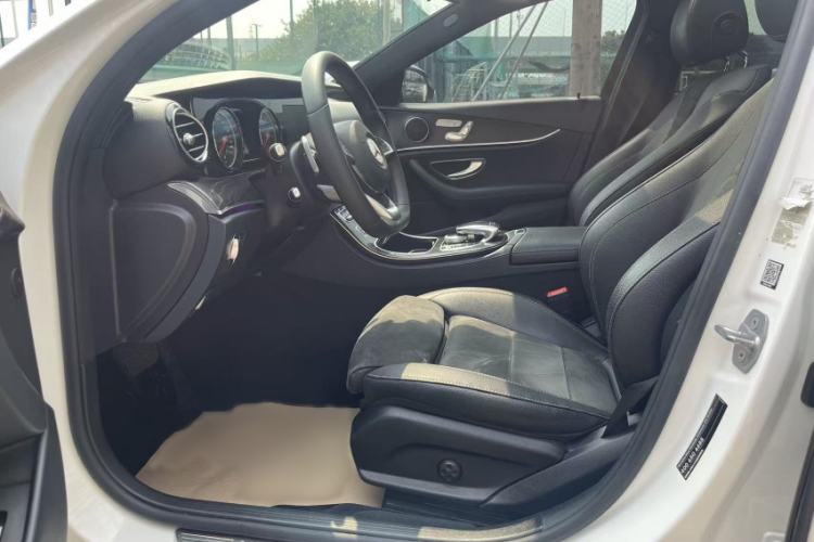 Used Mercedes-Benz E-Class 2017 E 200 Sport 4MATIC Interior 3