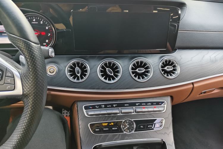 Used Mercedes-Benz E-Class 2017 E 200 4MATIC Coupe Interior 3
