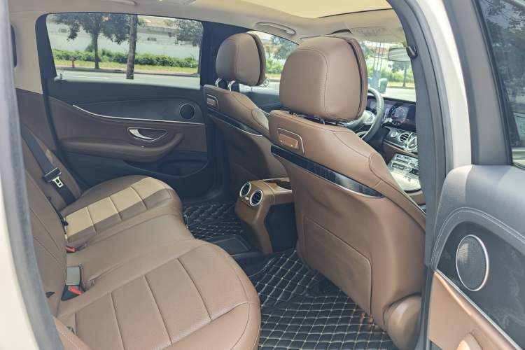 Used Mercedes-Benz E-Class 2017 E 300 L Sporty and Stylish Model Interior 3