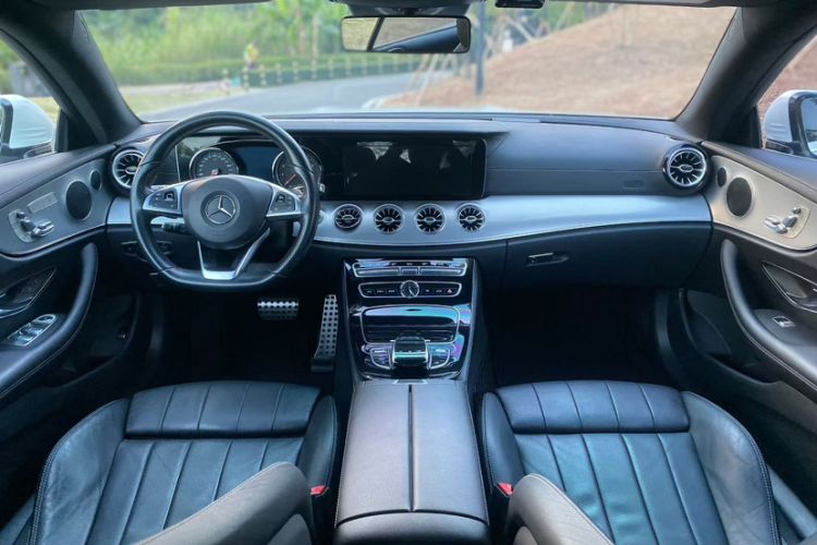 Used Mercedes-Benz E-Class 2017 E 200 4MATIC Coupe Interior 4
