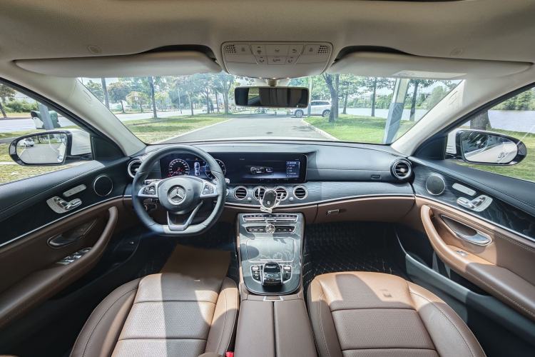 Used Mercedes-Benz E-Class 2017 E 300 L Sporty and Stylish Model Interior 4