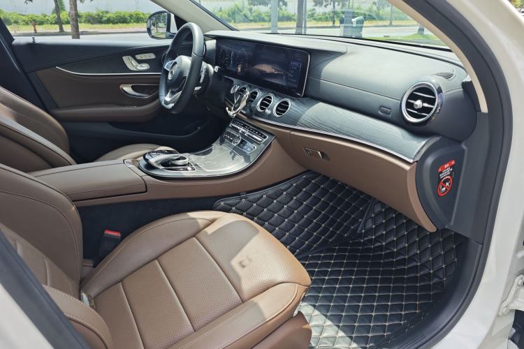 Used Mercedes-Benz E-Class 2017 E 300 L Sporty and Stylish Model Interior 5