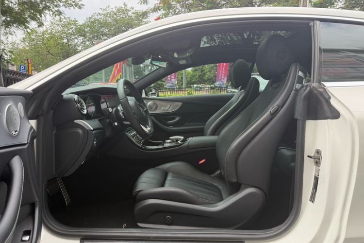 Used Mercedes-Benz E-Class 2017 E 200 4MATIC Coupe Interior 8