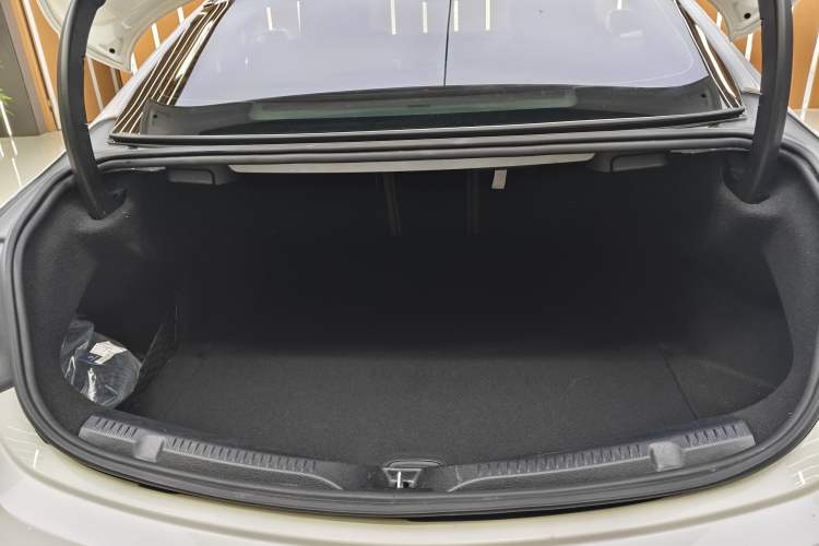 Used Mercedes-Benz E-Class 2017 E 200 4MATIC Coupe Interior 9