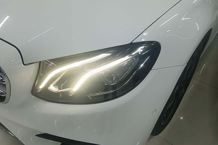 Used Mercedes-Benz E-Class 2017 E 300 L Sporty and Stylish Model Left Front Headlight