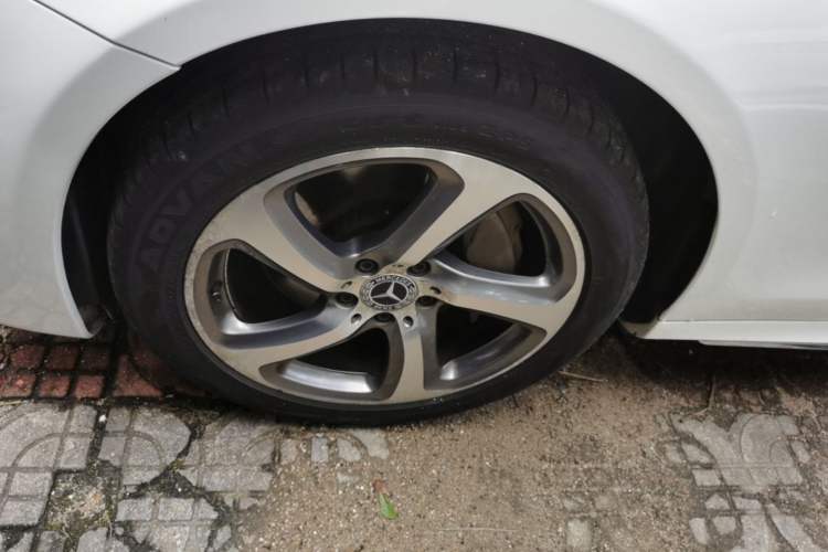 Used Mercedes-Benz E-Class 2017 E 300 L Sport Luxury Edition Left Front Wheel Hub