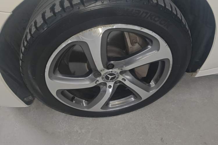 Used Mercedes-Benz E-Class 2017 E 300 L Sport Luxury Edition Left Front Wheel Hub