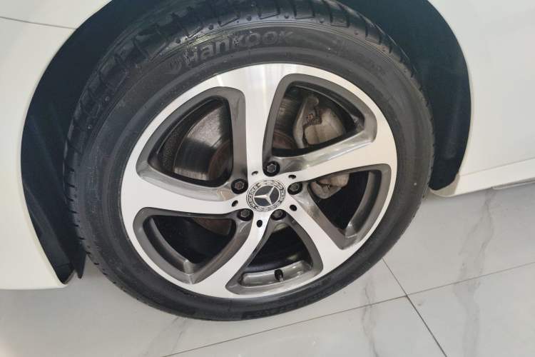 Used Mercedes-Benz E-Class 2017 E 200 L Sport 4MATIC Left Front Wheel Hub