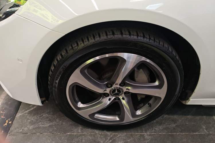 Used Mercedes-Benz E-Class 2017 E 300 L Sporty and Stylish Model Left Front Wheel Hub