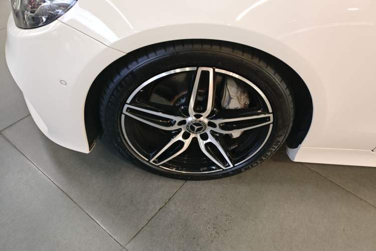 Used Mercedes-Benz E-Class 2017 E 300 Coupe Left Front Wheel Hub