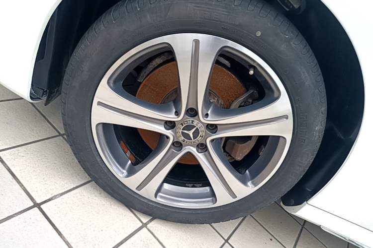 Used Mercedes-Benz E-Class 2017 E 200 L Sport 4MATIC Left Front Wheel Hub
