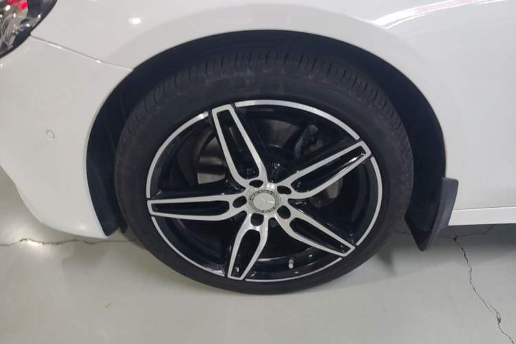 Used Mercedes-Benz E-Class 2017 E 200 Sport 4MATIC Left Front Wheel Hub