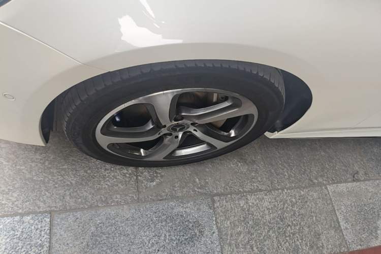 Used Mercedes-Benz E-Class 2017 E 300 L Sport Luxury Edition Left Front Wheel Hub
