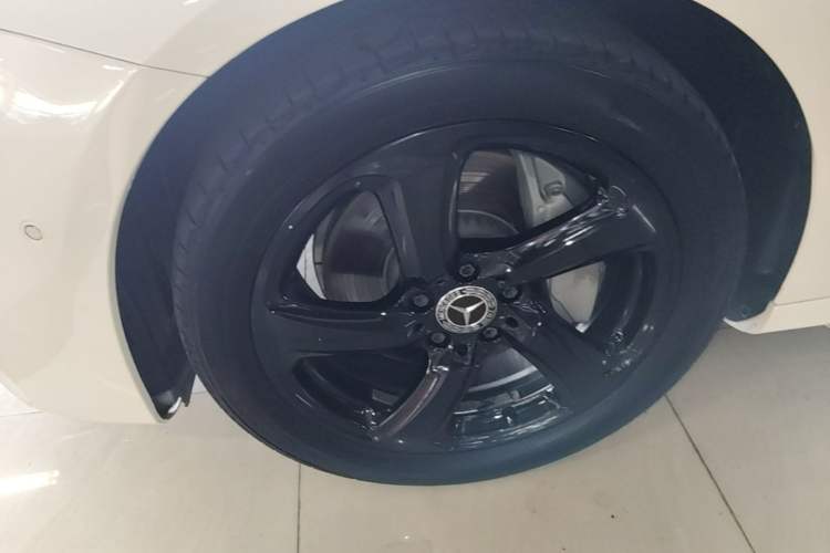 Used Mercedes-Benz E-Class 2017 E 300 L Sporty and Stylish Model Left Front Wheel Hub