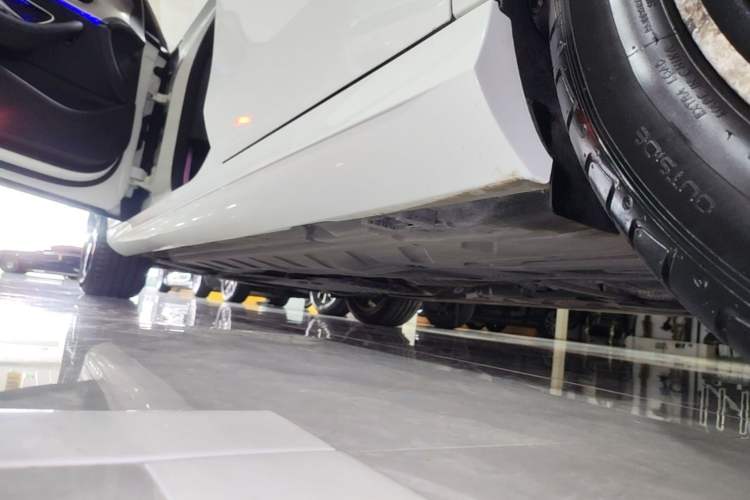 Used Mercedes-Benz E-Class 2017 E 200 Sport Left Side Sill