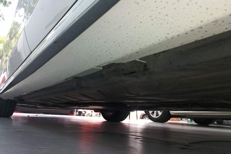 Used Mercedes-Benz E-Class 2017 E 300 L Sport Luxury Edition Left Side Sill
