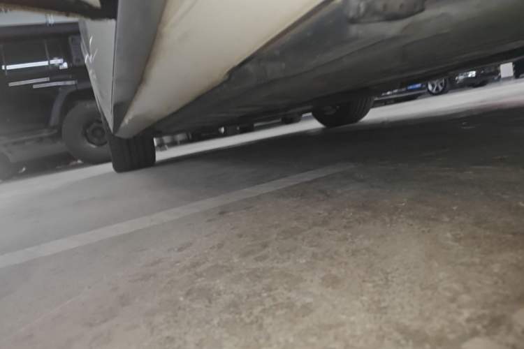 Used Mercedes-Benz E-Class 2017 E 300 L Sport Luxury Edition Left Side Sill