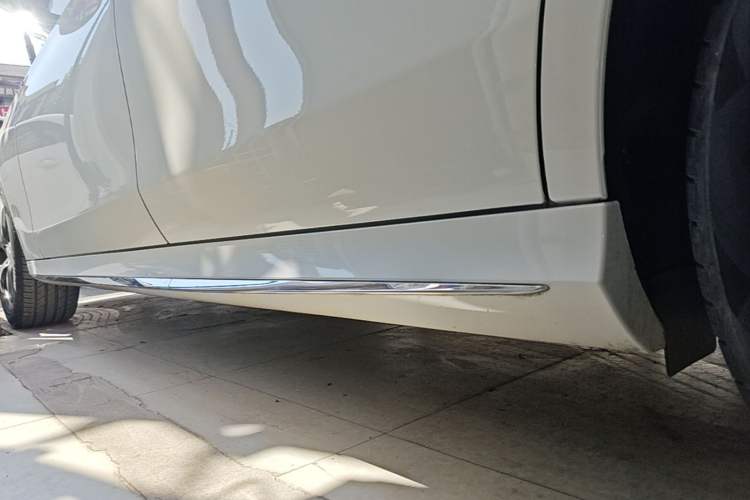 Used Mercedes-Benz E-Class 2017 E 200 L Sport 4MATIC Left Side Sill
