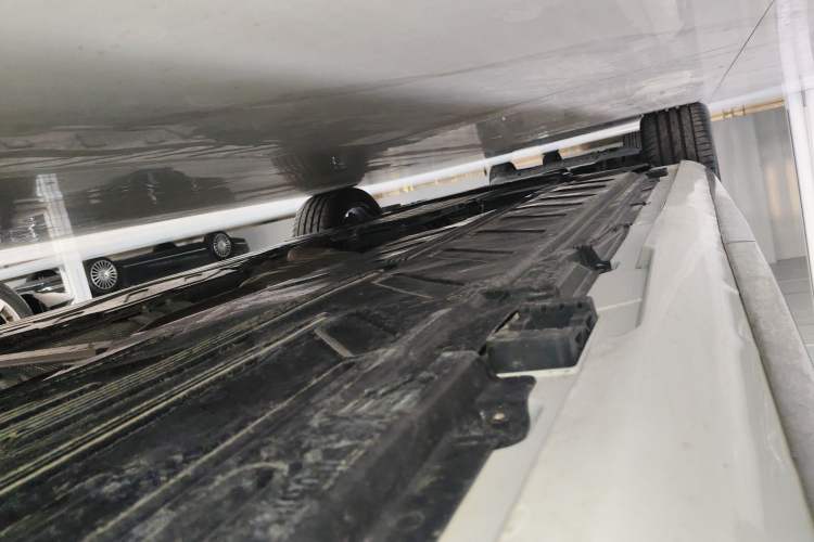 Used Mercedes-Benz E-Class 2017 E 200 L Sport 4MATIC Left Side Sill