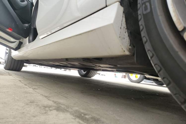 Used Mercedes-Benz E-Class 2017 E 200 Sport 4MATIC Left Side Sill