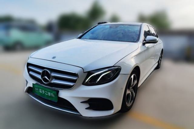 Ojetý Mercedes-Benz E-Class 2017 E 300 L Sporty and Stylish Model