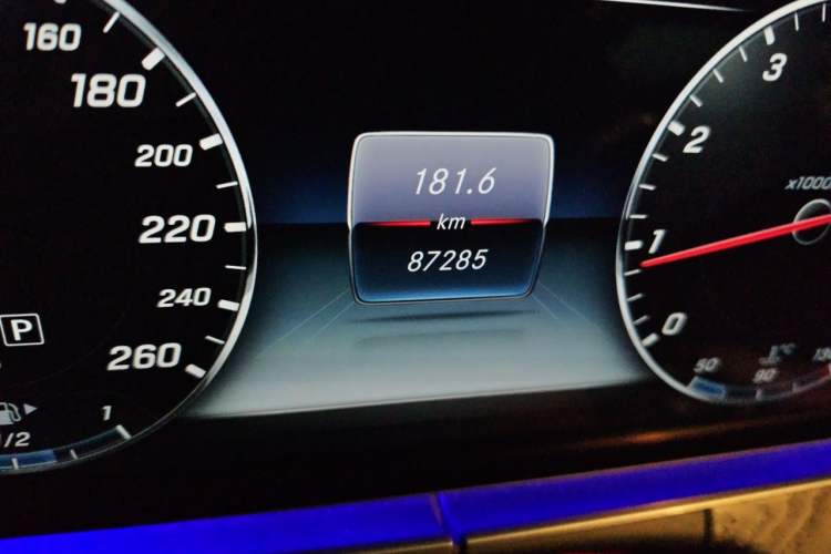 Used Mercedes-Benz E-Class 2017 E 200 L Sport 4MATIC Odometer Close Up