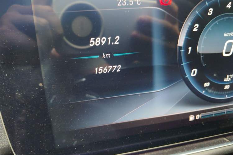 Used Mercedes-Benz E-Class 2017 E 200 L Sport 4MATIC Odometer Close Up