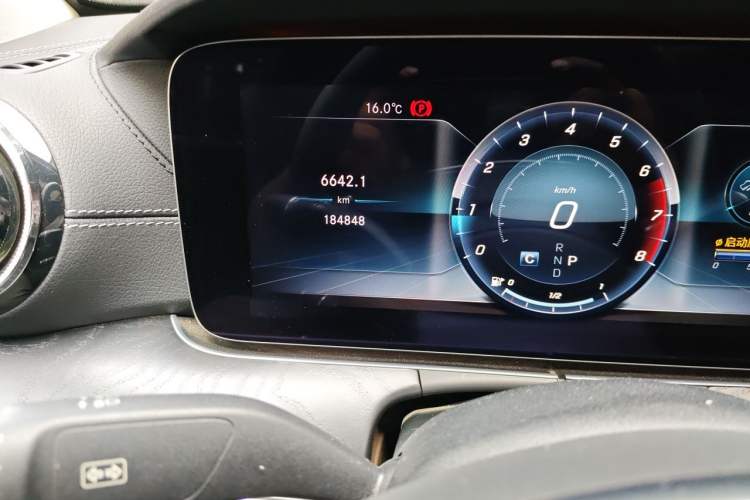 Used Mercedes-Benz E-Class 2017 E 300 L Sport Luxury Edition Odometer Close Up