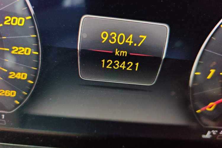 Used Mercedes-Benz E-Class 2017 E 300 L Sport Luxury Edition Odometer Close Up