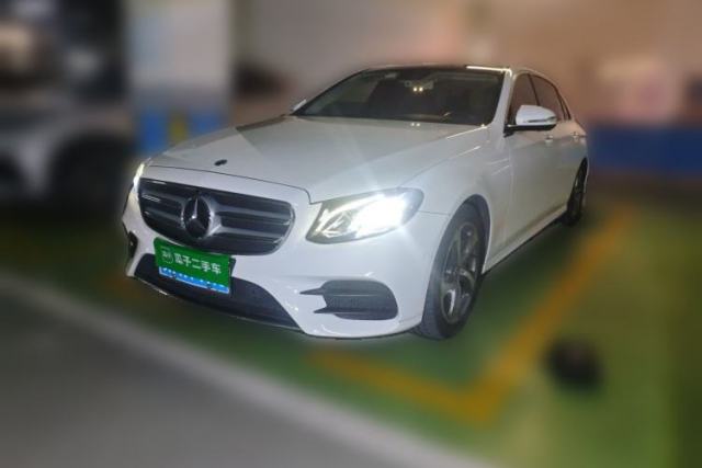 Ojetý Mercedes-Benz E-Class 2017 E 300 L Sport Luxury Edition