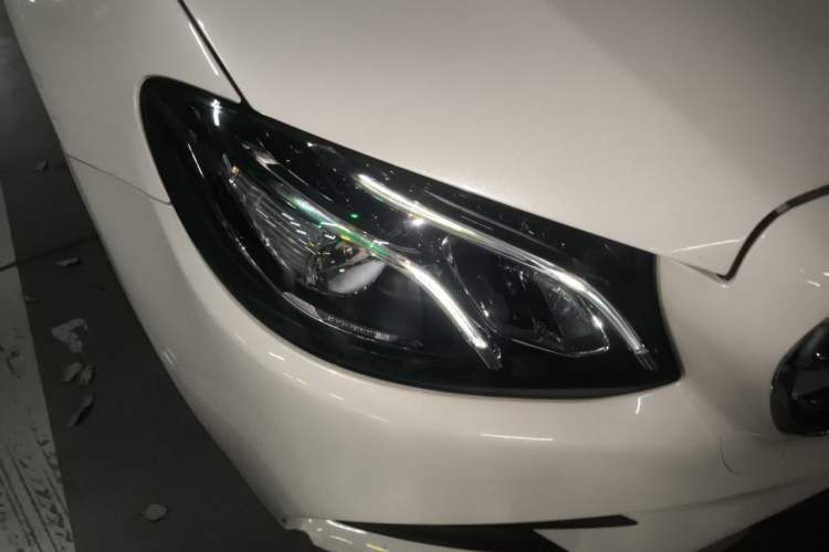 Used Mercedes-Benz E-Class 2017 E 300 L Sporty and Stylish Model Right Front Headlight