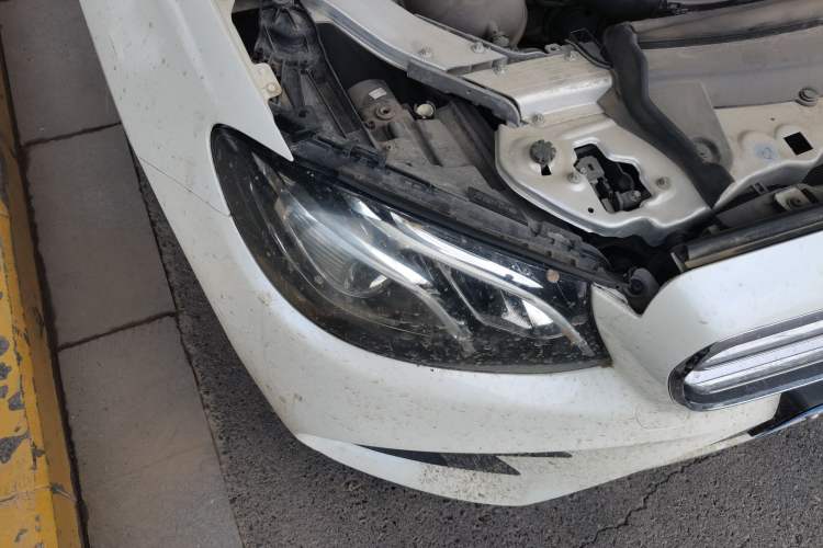 Used Mercedes-Benz E-Class 2017 E 300 L Sporty and Stylish Model Right Front Headlight