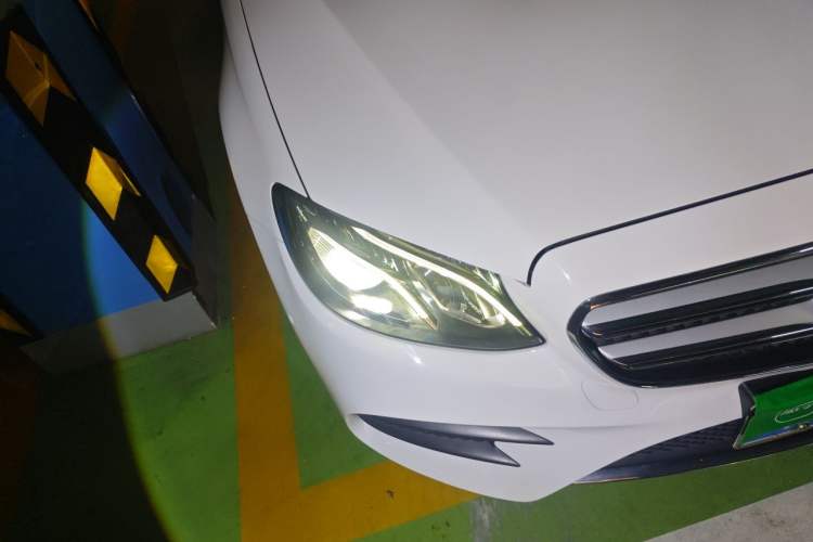 Used Mercedes-Benz E-Class 2017 E 300 L Sport Luxury Edition Right Front Headlight