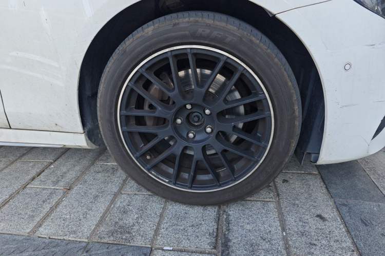 Used Mercedes-Benz E-Class 2017 E 200 L Sport 4MATIC Right Front Wheel Hub