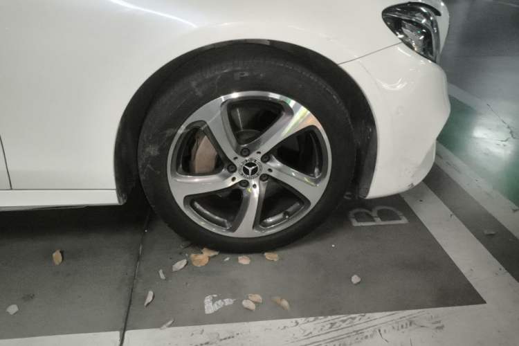 Used Mercedes-Benz E-Class 2017 E 300 L Sporty and Stylish Model Right Front Wheel Hub