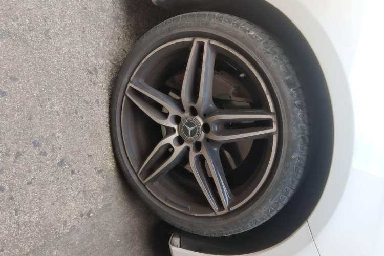 Used Mercedes-Benz E-Class 2017 E 300 Sport Edition Right Front Wheel Hub