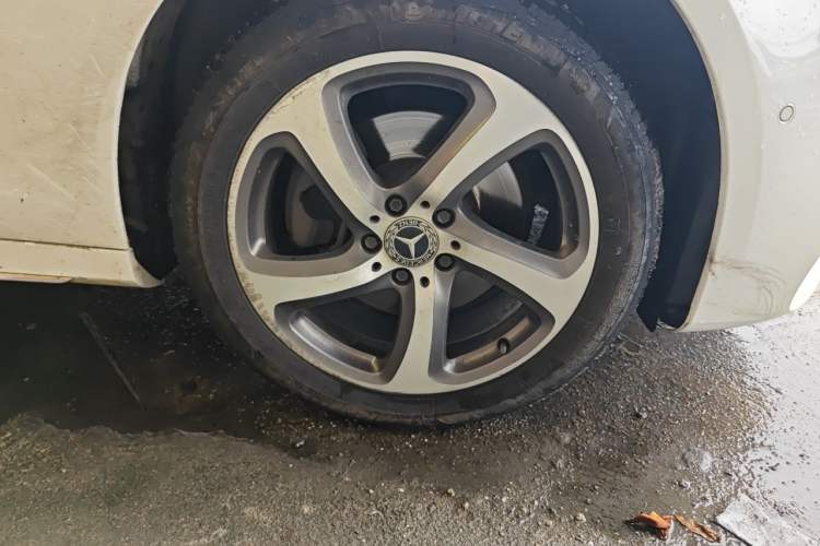 Used Mercedes-Benz E-Class 2017 E 200 L Sport 4MATIC Right Front Wheel Hub