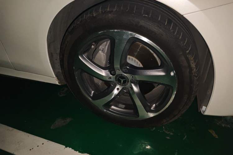 Used Mercedes-Benz E-Class 2017 E 300 L Sporty and Stylish Model Right Front Wheel Hub
