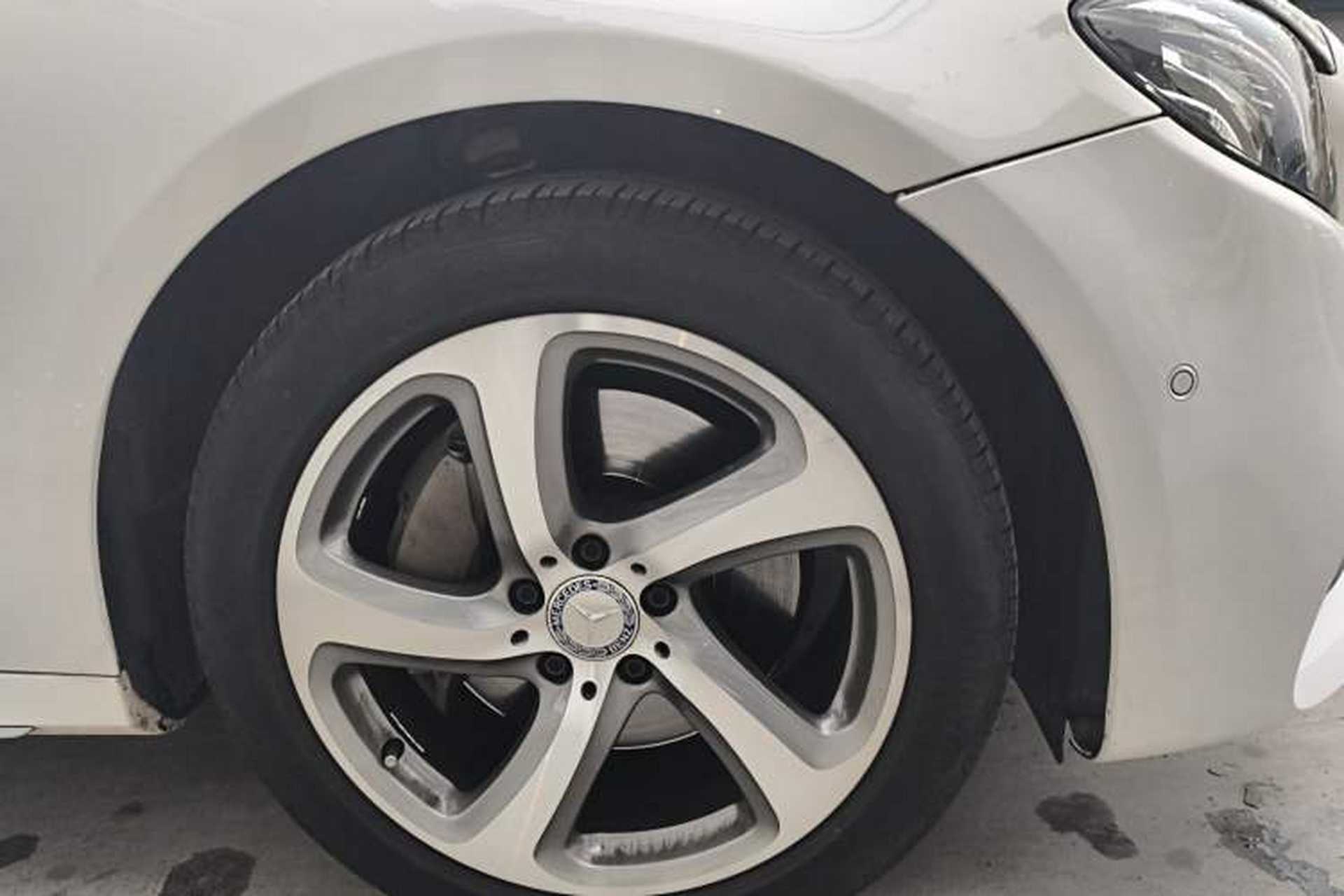 Used Mercedes-Benz E-Class 2017 E 300 L Sporty and Stylish Model Right Front Wheel Hub