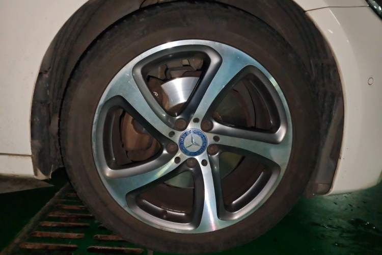 Used Mercedes-Benz E-Class 2017 E 200 L Sport 4MATIC Right Front Wheel Hub