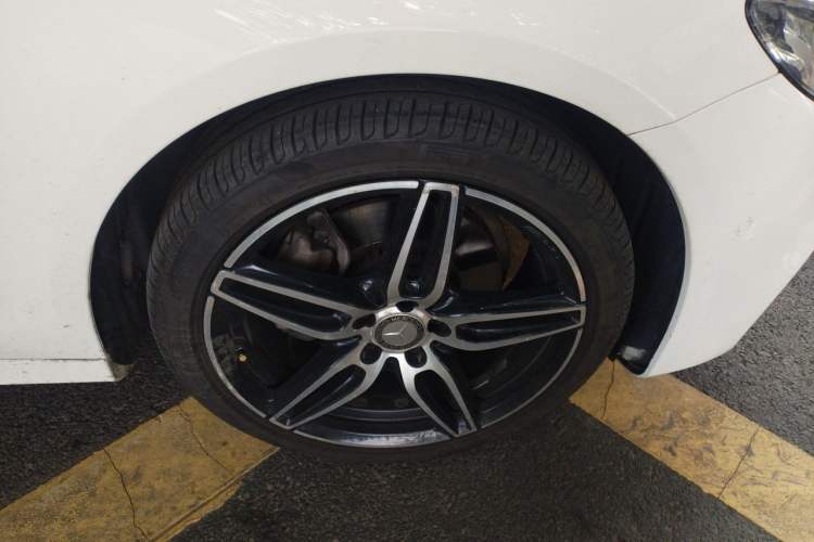 Used Mercedes-Benz E-Class 2017 E 200 Sport 4MATIC Right Front Wheel Hub