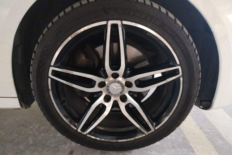 Used Mercedes-Benz E-Class 2017 E 200 Sport 4MATIC Right Front Wheel Hub
