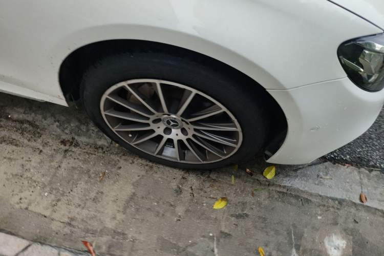 Used Mercedes-Benz E-Class 2017 E 300 L Sport Luxury Edition Right Front Wheel Hub