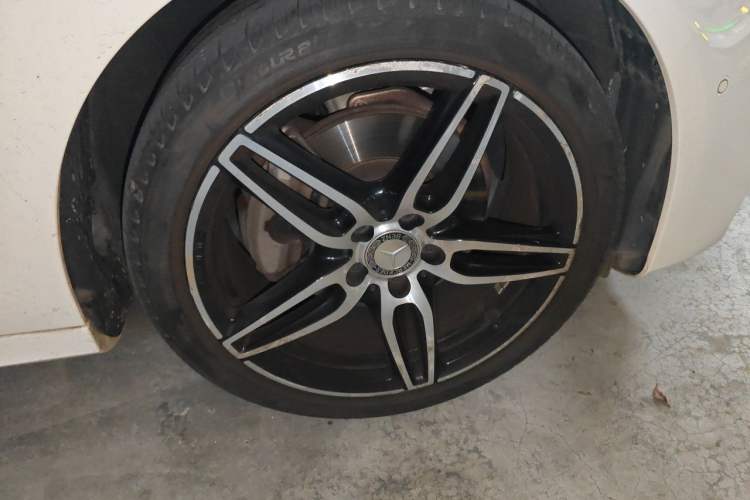Used Mercedes-Benz E-Class 2017 E 200 Sport 4MATIC Right Front Wheel Hub