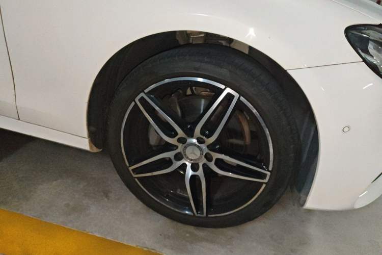 Used Mercedes-Benz E-Class 2017 E 200 Sport 4MATIC Right Front Wheel Hub