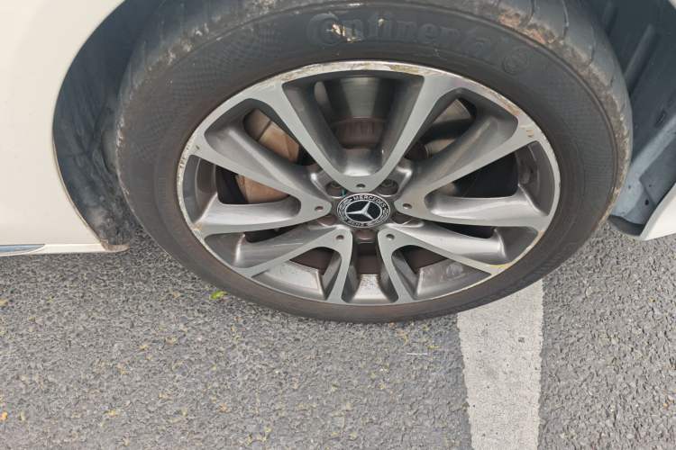 Used Mercedes-Benz E-Class 2017 E 300 L Luxury Model Right Front Wheel Hub