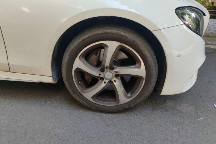 Used Mercedes-Benz E-Class 2017 E 300 L Sport Luxury Edition Right Front Wheel Hub
