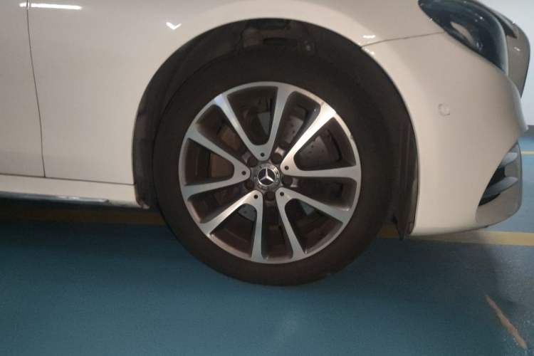 Used Mercedes-Benz E-Class 2017 E 300 L Sport Luxury Edition Right Front Wheel Hub