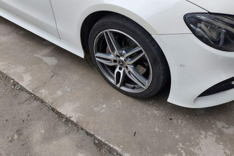 Used Mercedes-Benz E-Class 2017 E 200 4MATIC Coupe Right Front Wheel Hub